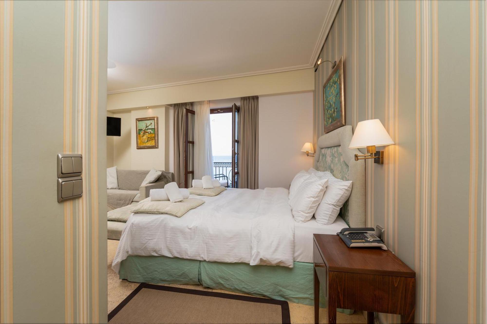 La Boheme Hotel Гитио Екстериор снимка