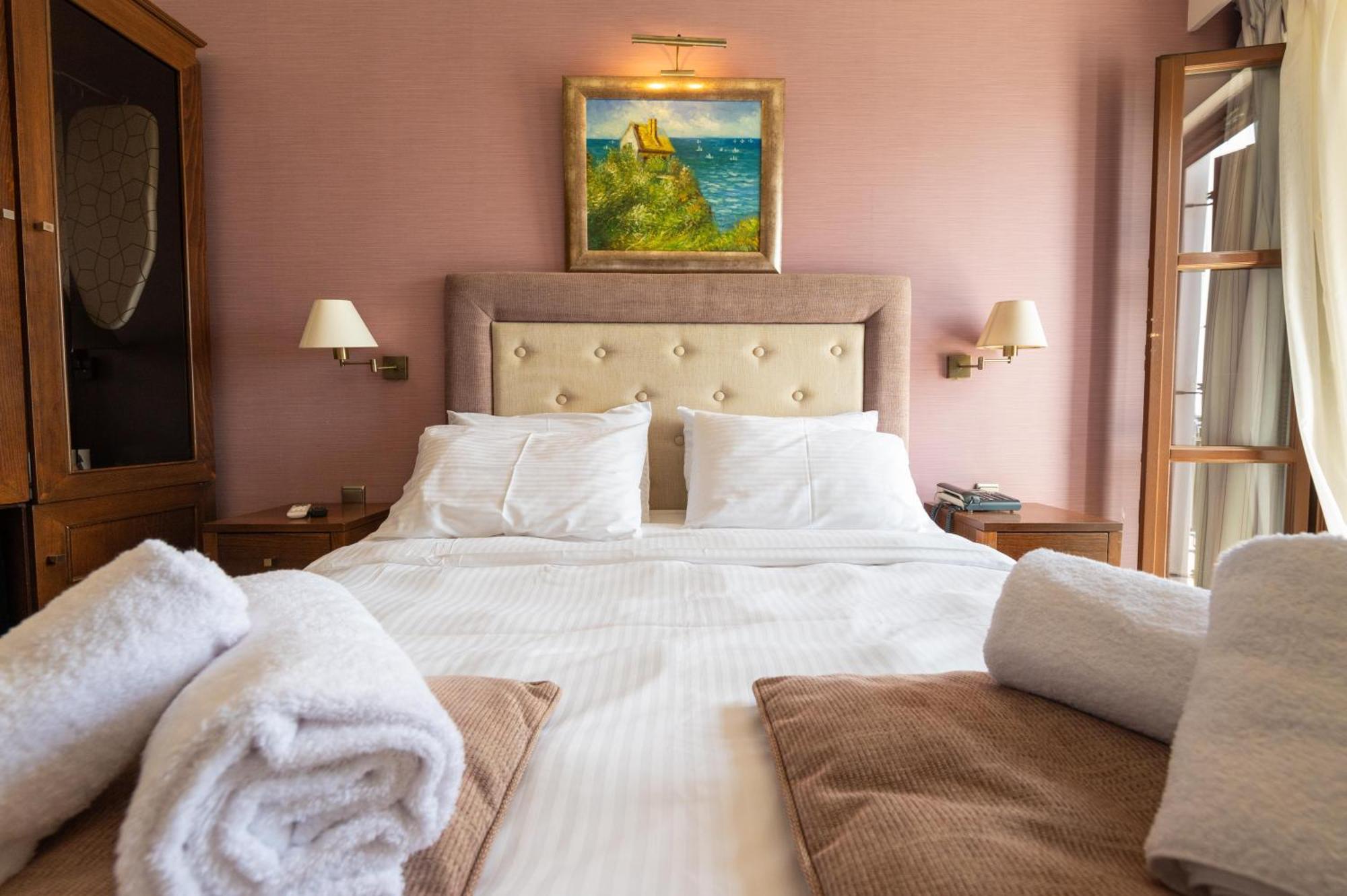 La Boheme Hotel Гитио Екстериор снимка