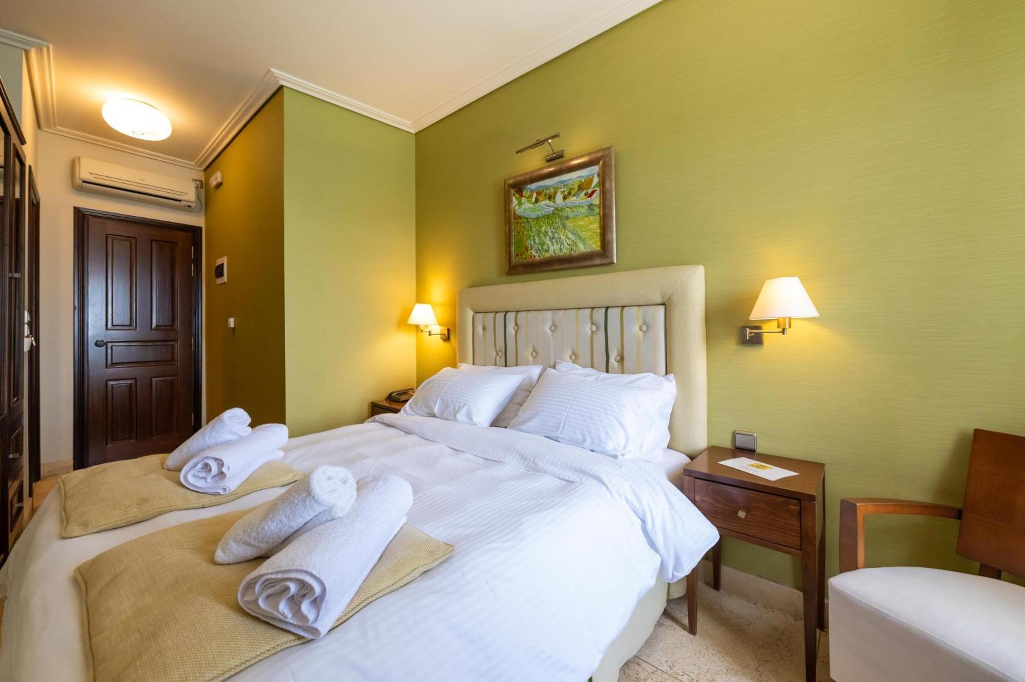 La Boheme Hotel Гитио Екстериор снимка
