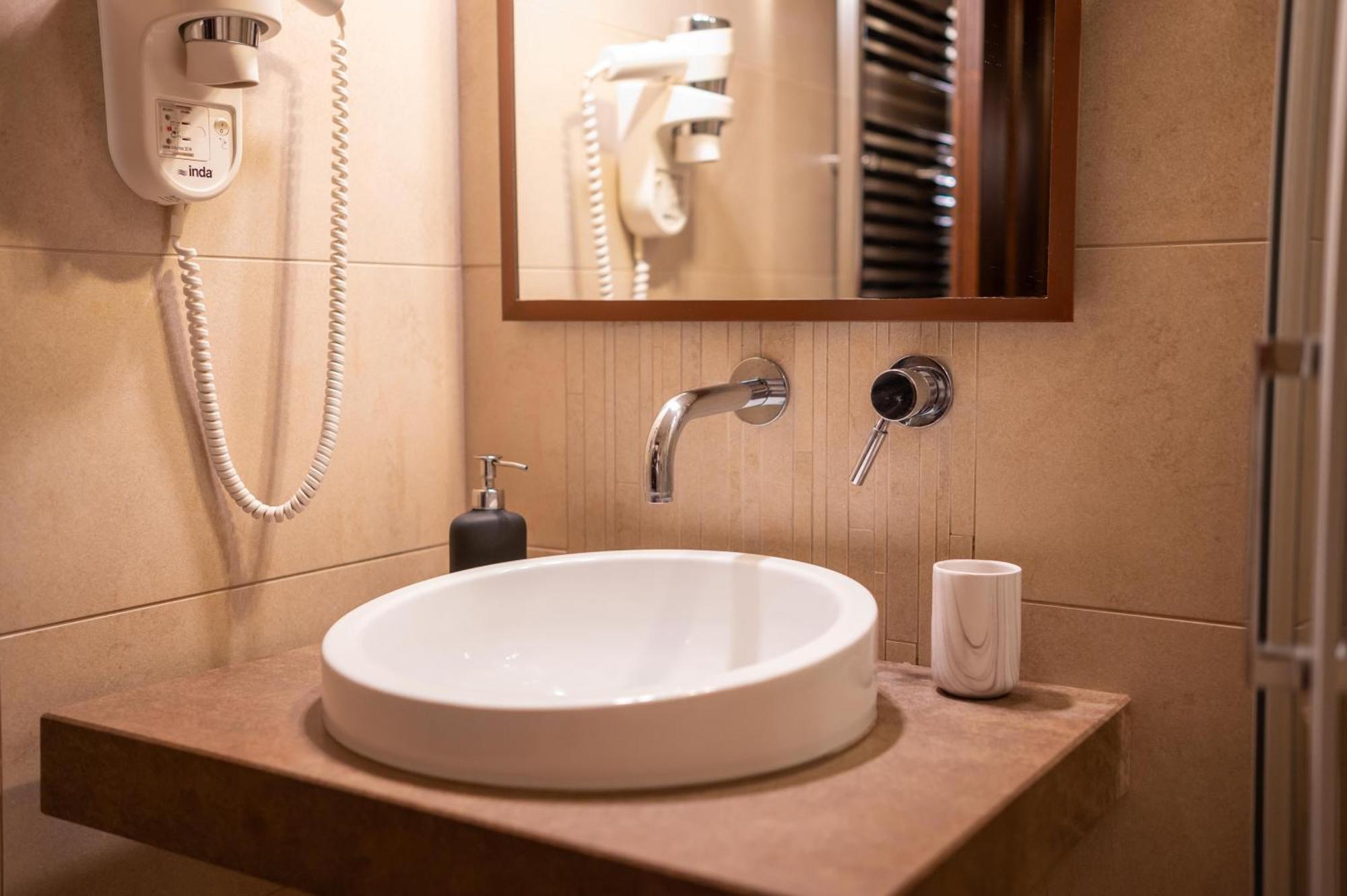 La Boheme Hotel Гитио Екстериор снимка